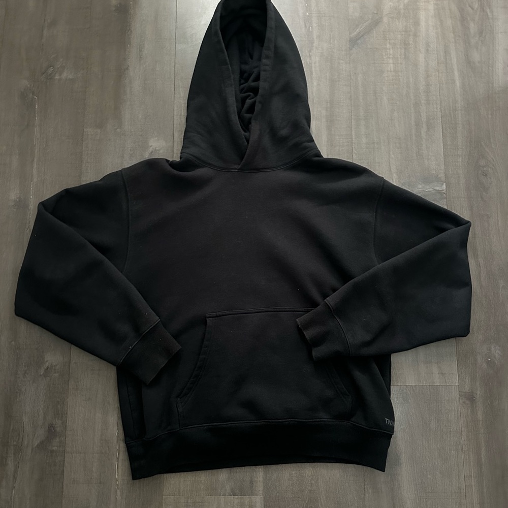 Black aritzia hoodie